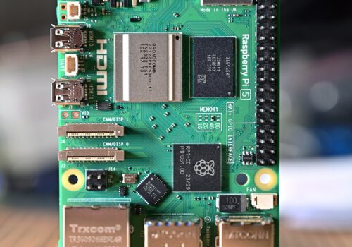 Liquid AI 发布 LFM3:6 个 2B 级开源模型共用一个底座,手机和树莓派上也能跑本地智能体 - 巴巴小站